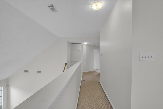 Building Photo - 17611 Magnolia Cir