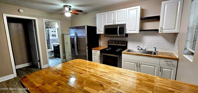 Building Photo - 1516 Roger Dr