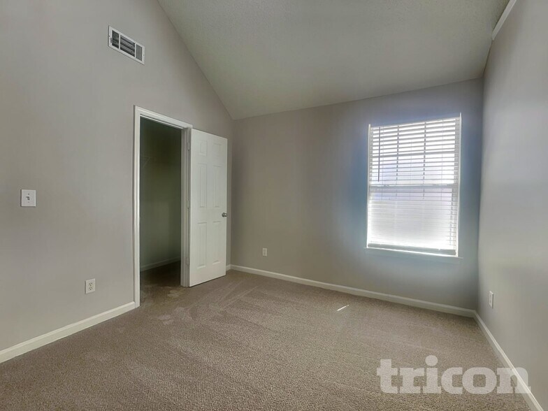 Building Photo - 222 Southwind Ln