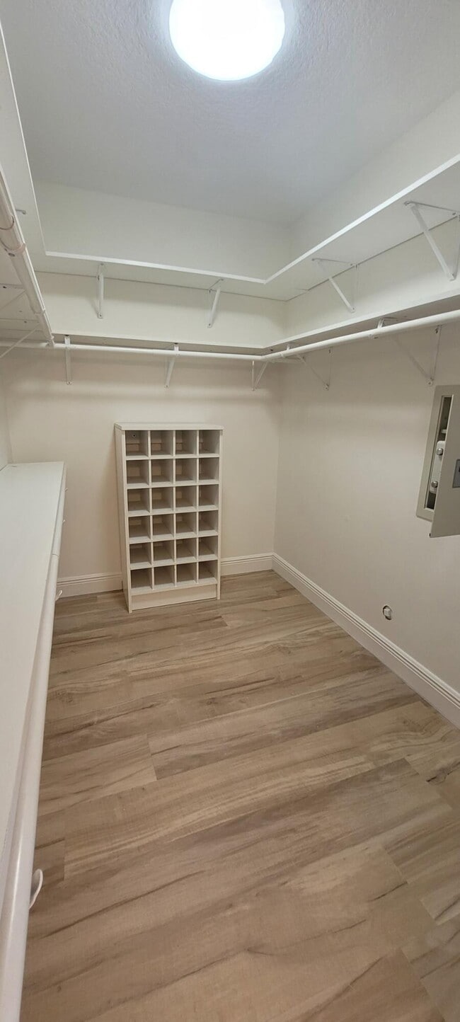 Building Photo - 524 Indigo Ave