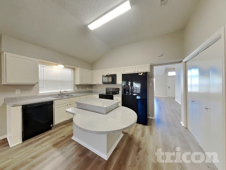 Building Photo - 6002 Flyers Ln