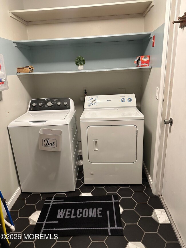 Building Photo - 3 E Central Ave