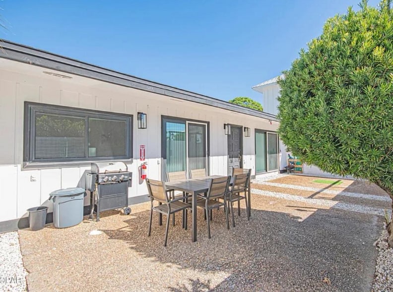 Building Photo - 5524 Sunset Ave