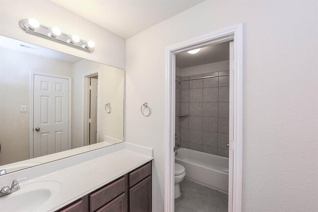 Building Photo - 18402 Each Elm Way