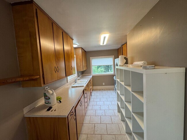 Building Photo - Country Living - 2 Bedroom 1 Bathroom