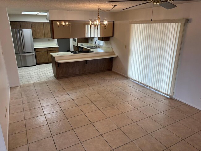 Building Photo - 4218 E Crescent Ave