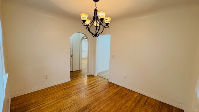 Building Photo - 613 E El Morado Ct