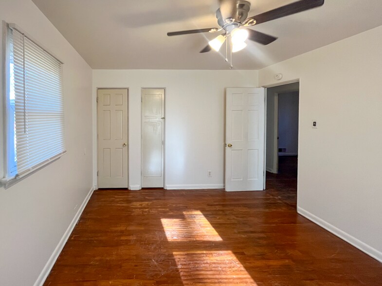 Building Photo - 6636 Kenwood Dr