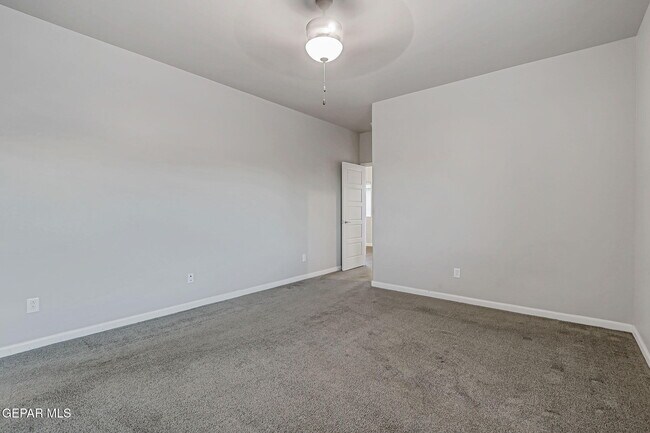 Building Photo - 6061 Cinnamon Pk St