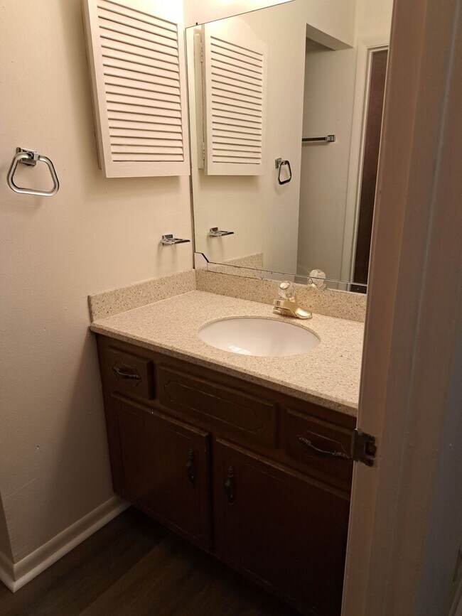 Building Photo - 1514 Kraft Ave