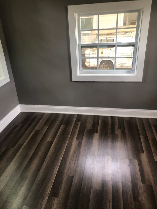 Building Photo - Charming Single Family Home