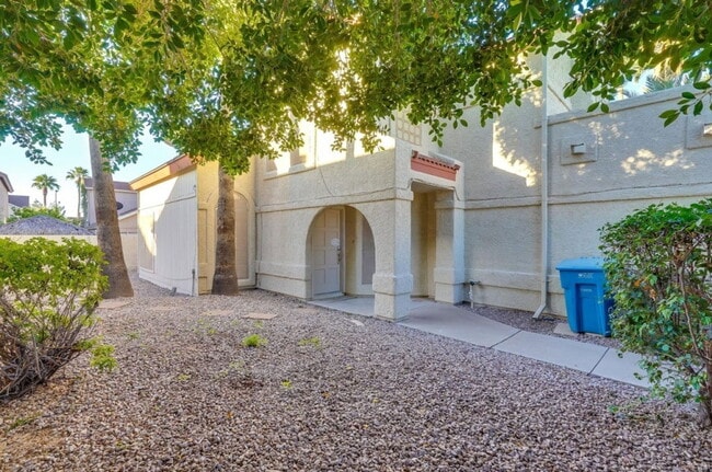 Building Photo - 521 E Kristal Way