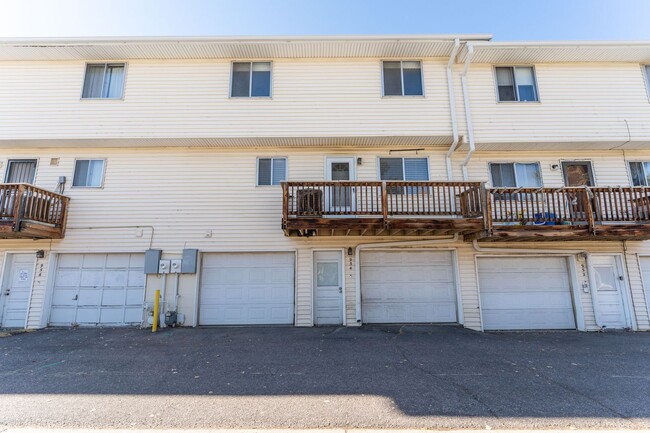 Building Photo - 954 S Miller St