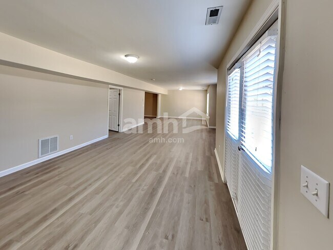 Building Photo - 2300 Devonshire Dr