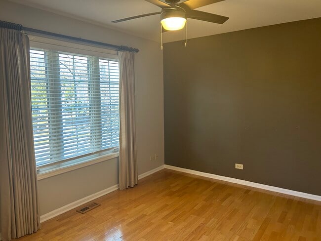 Building Photo - 1227 S Parkside Dr