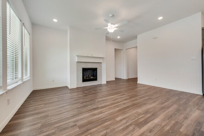 Building Photo - 3514 Honeysuckle Holw