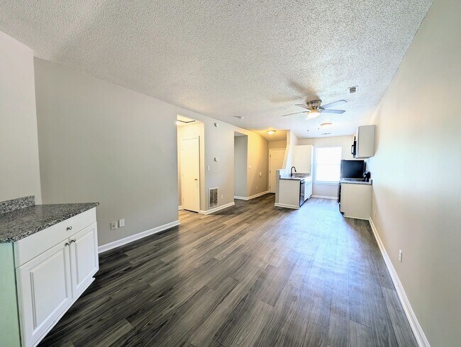 Building Photo - 1917 Tischer Rd