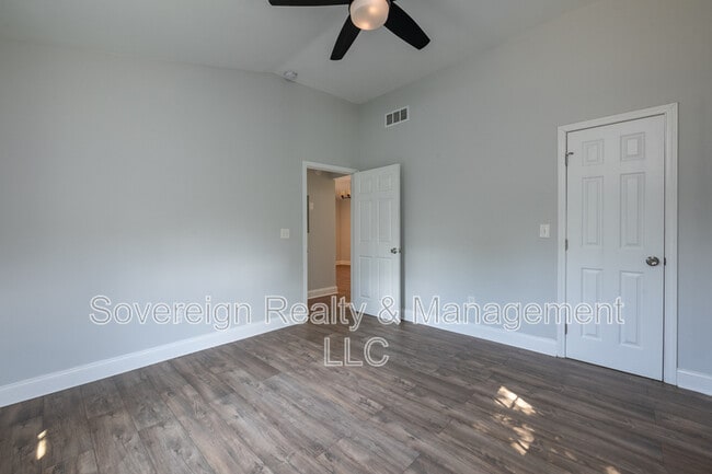 Building Photo - 331 Camilla Cir SW