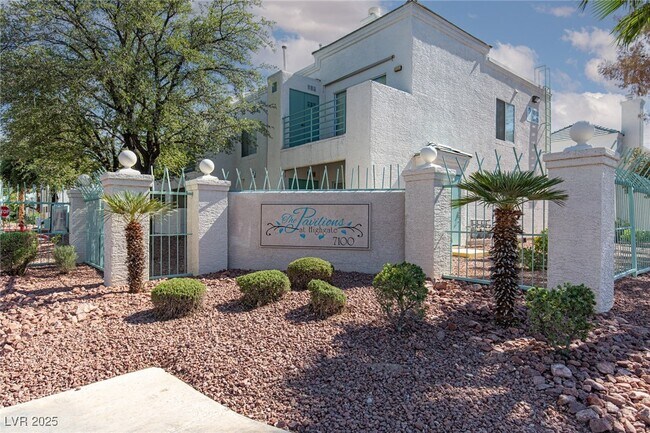 Building Photo - 7100 W Pirates Cove Rd