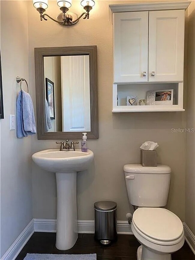 Building Photo - Large 3 Bed 3.5 Bath 2 Car Garage Townhous...