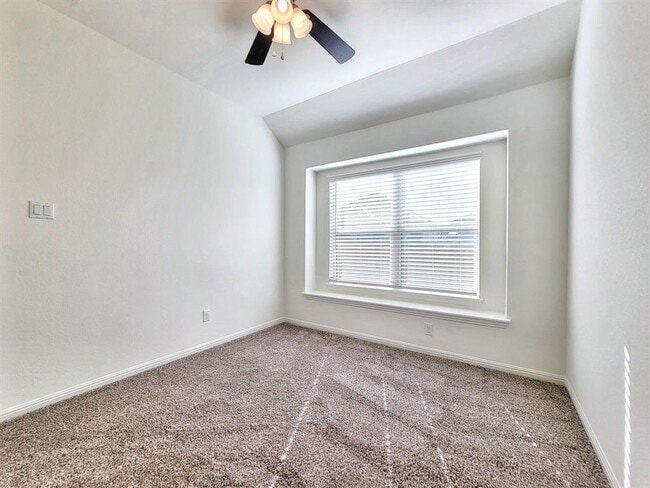Building Photo - 610 Hereford Lp