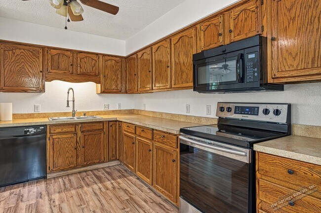 Building Photo - 8 Tarifa Ln