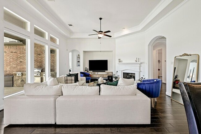 Building Photo - 4303 Woodledge Pl