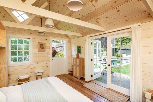 Building Photo - 156 Georgica Rd