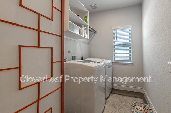 Building Photo - 1149 Cadogan Squire