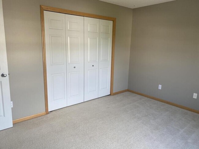 Building Photo - 6637 Lamplight Dr