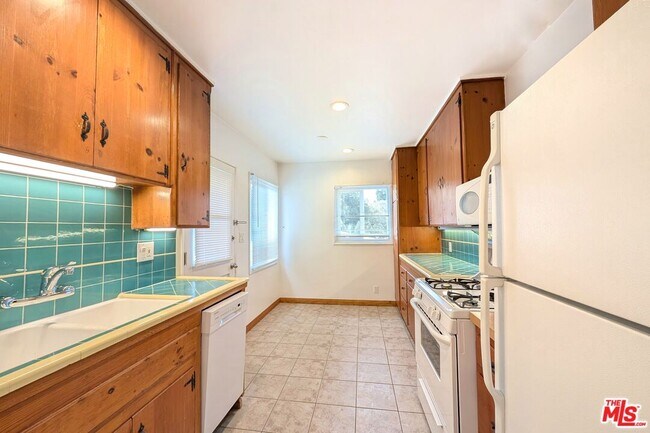 Building Photo - 601 9th St