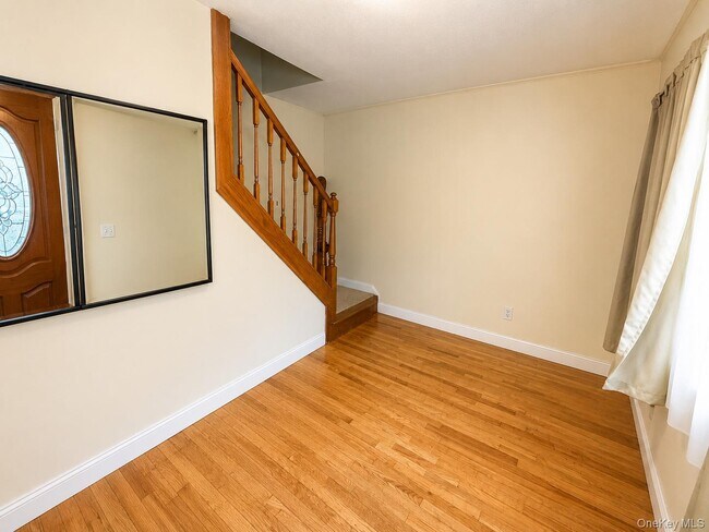 Building Photo - 315 Paumanake Ave