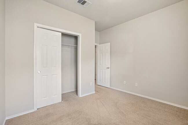 Building Photo - 165 Firwood N