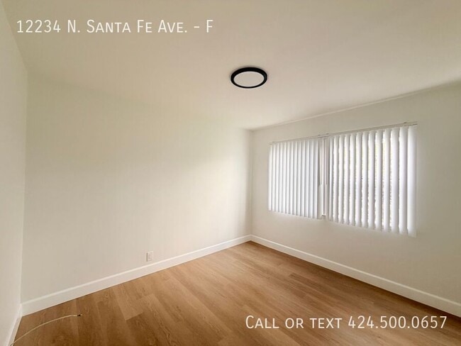 Building Photo - 12234 N Santa Fe Ave