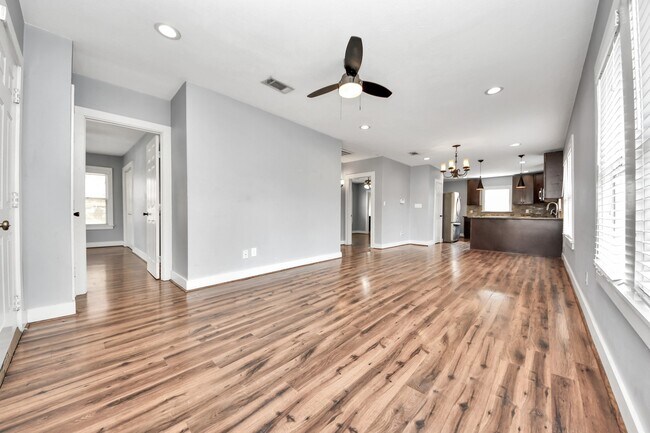 Building Photo - 2820 Holman St