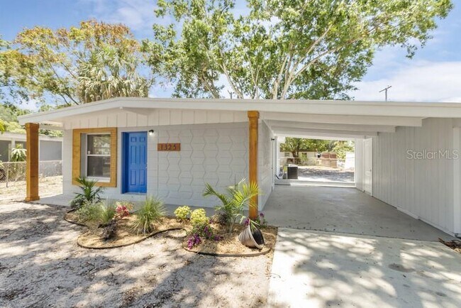 Building Photo - 1325 Windsor Way