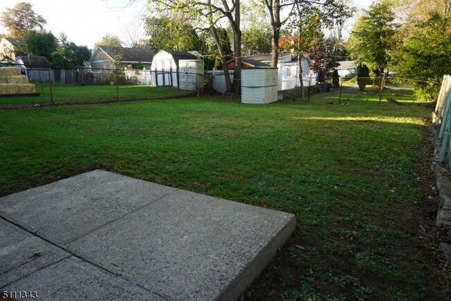 Building Photo - 16 Iroquois Ave