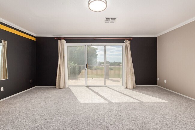 Building Photo - 4 Bedroom 2.5 Bath w/3 Car Garage in Superstition Springs****$1000 off first months rent if rente...