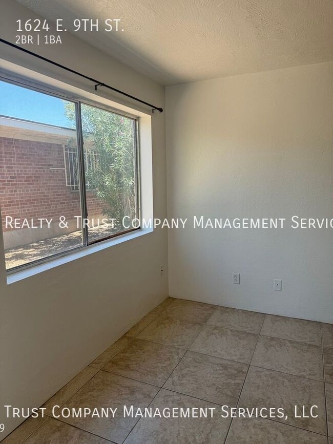 Building Photo - 1624 E 9th St