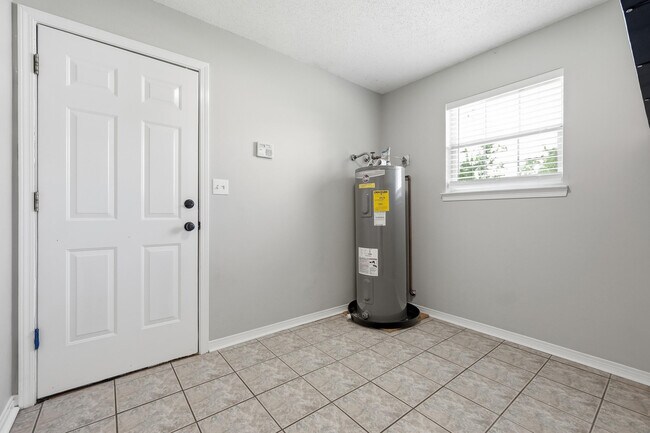 Building Photo - 91 Cedar Beach Cove