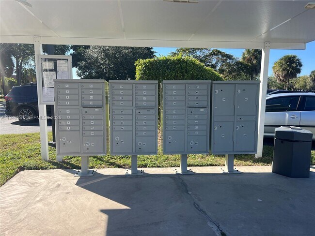 Building Photo - 151 Lakeview Dr