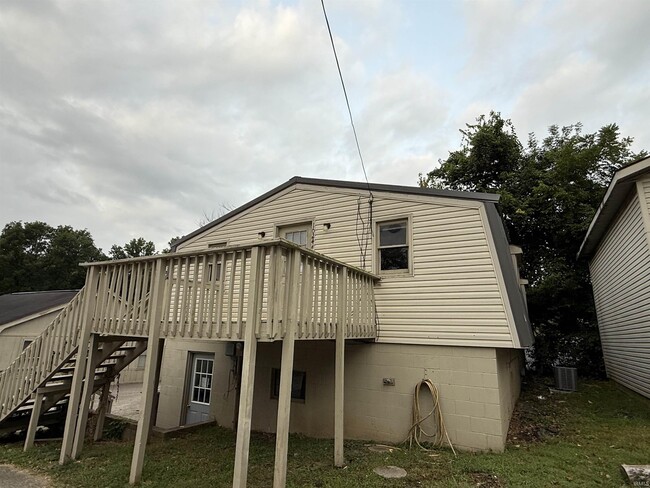 Building Photo - 1024 W Country Club Dr