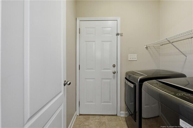 Building Photo - 420 Thorncliff Dr