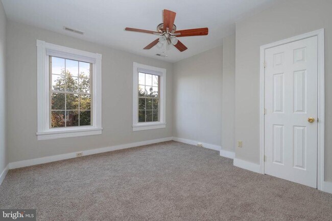 Building Photo - 224 N Milton Ave