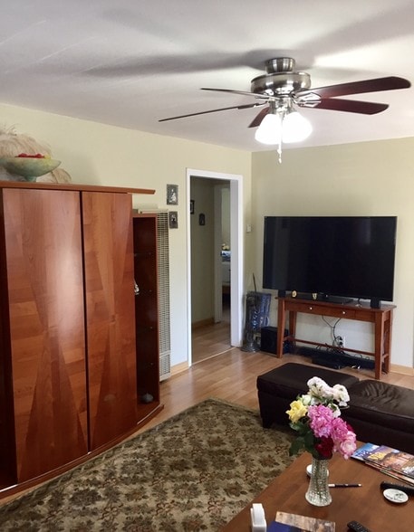 Building Photo - 462 Adams St