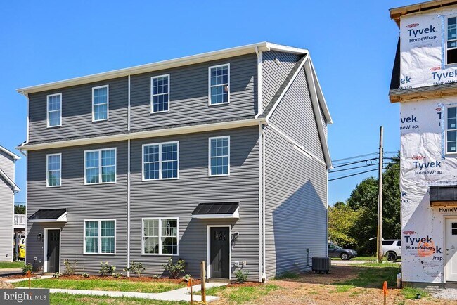 Building Photo - 3 COMMONS Ct