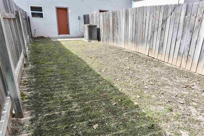 Building Photo - 113 Rhonda Dr