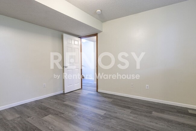 Building Photo - Cute 3 Bed, 2 full bath Townhome in Liberty