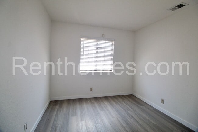 Building Photo - 2723 Malibu Pl