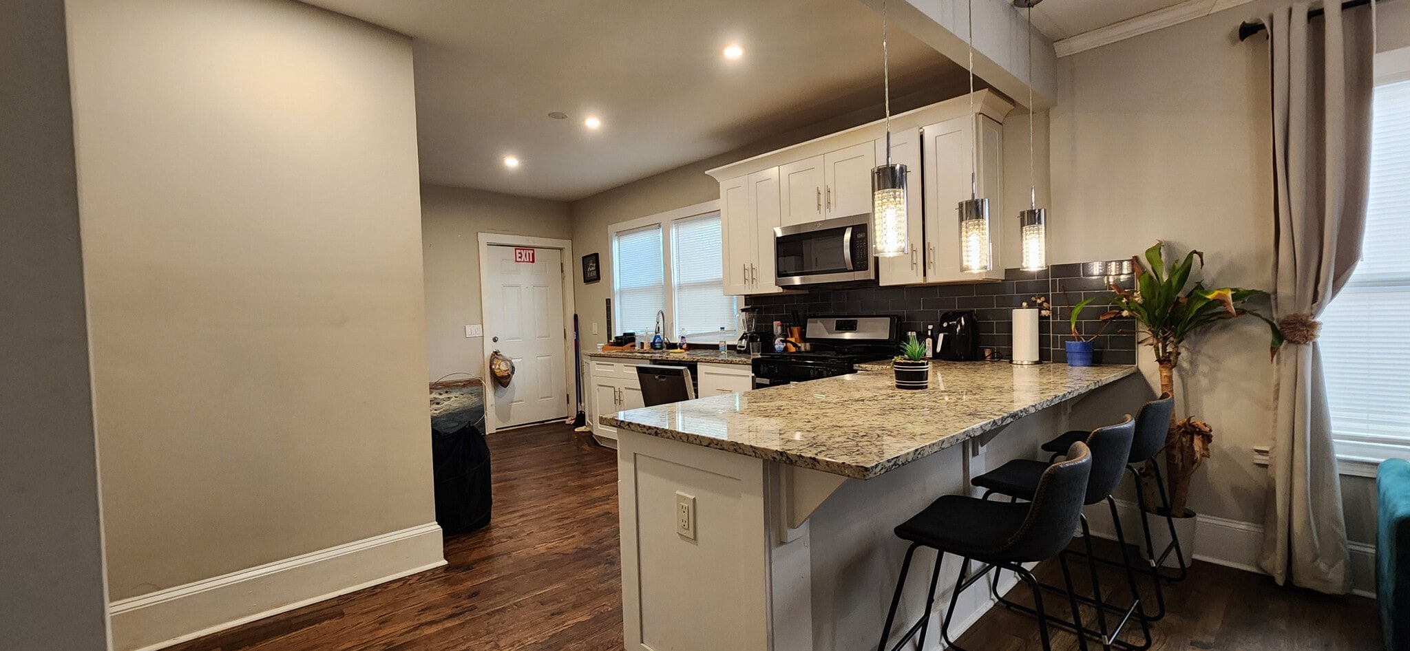 Building Photo - Room in House on Donnelly Ave SW